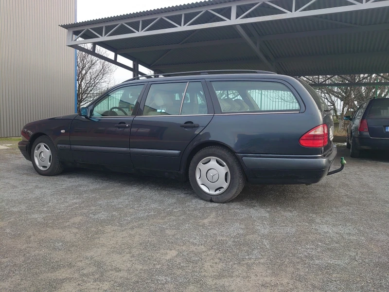 Mercedes-Benz E 230, снимка 4 - Автомобили и джипове - 53349702