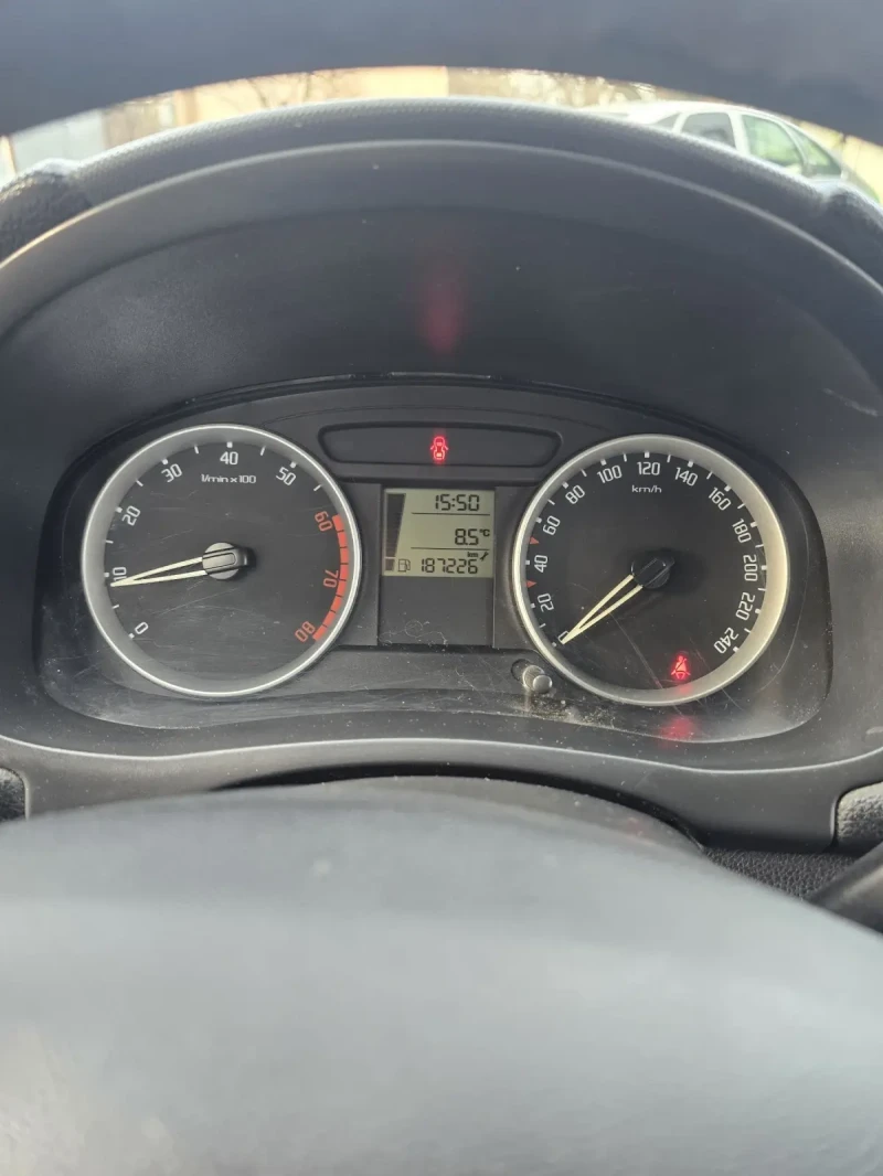 Skoda Fabia, снимка 5 - Автомобили и джипове - 53404053