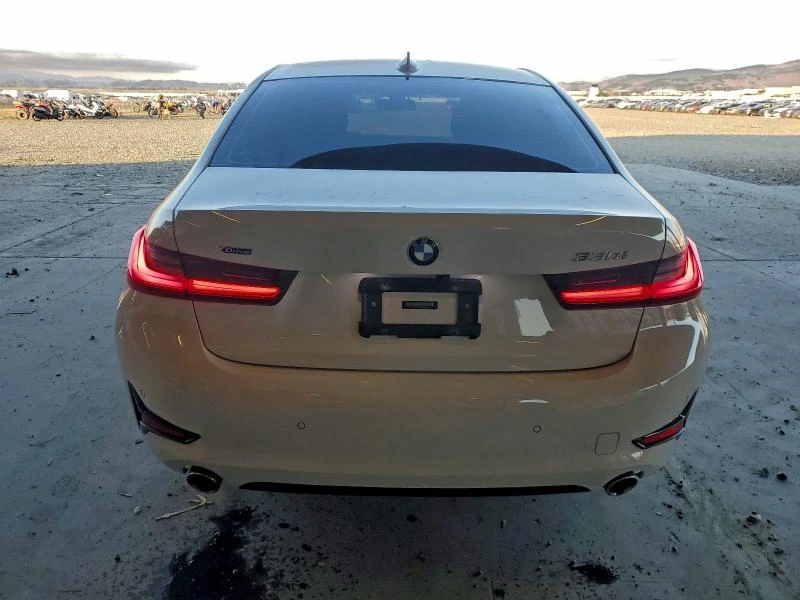 BMW 330 M Pack* Digital* NAVI* Keyless* Line Ass* Blind Sp, снимка 6 - Автомобили и джипове - 53014208