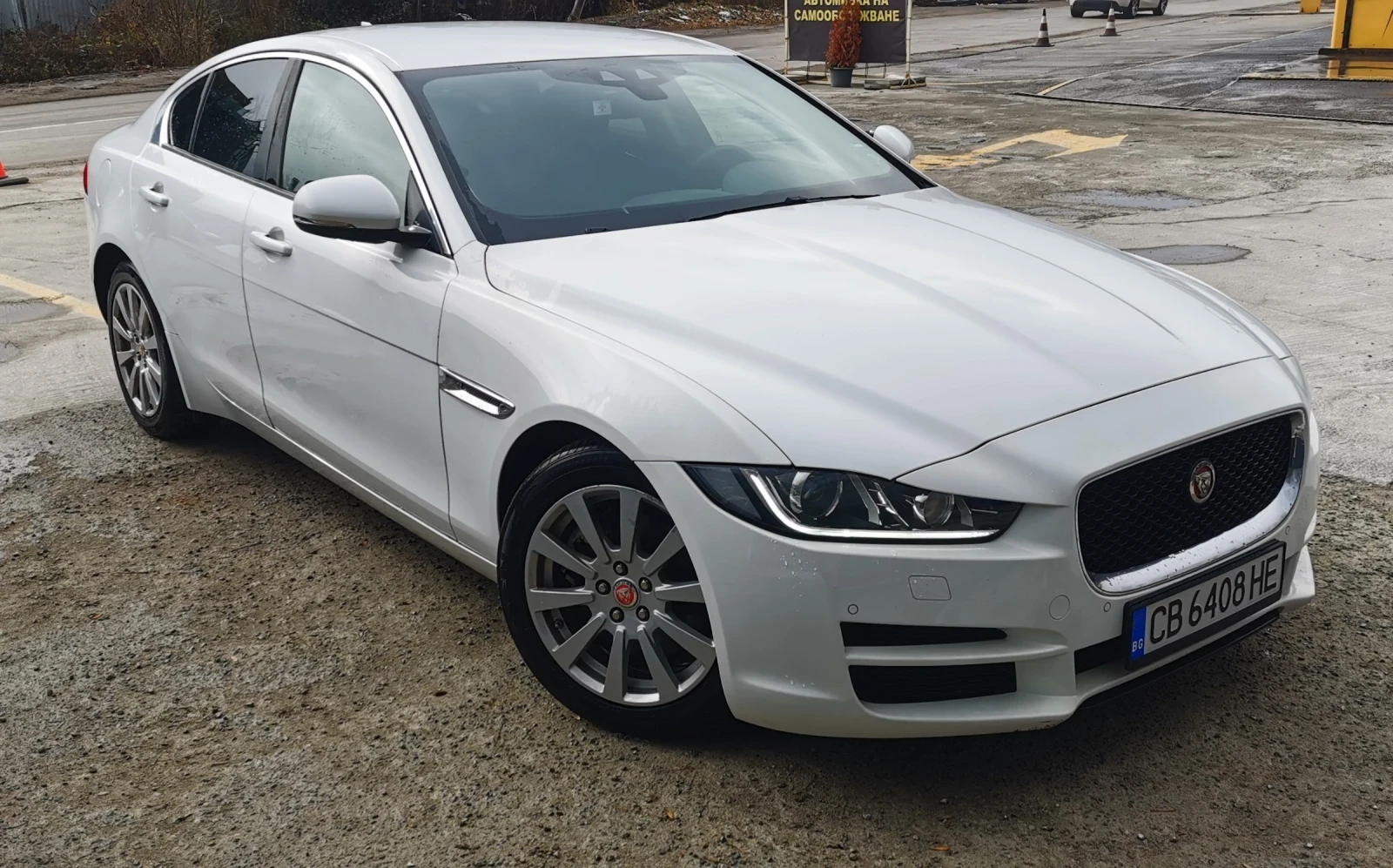 Jaguar XE 2.2D - изображение 4