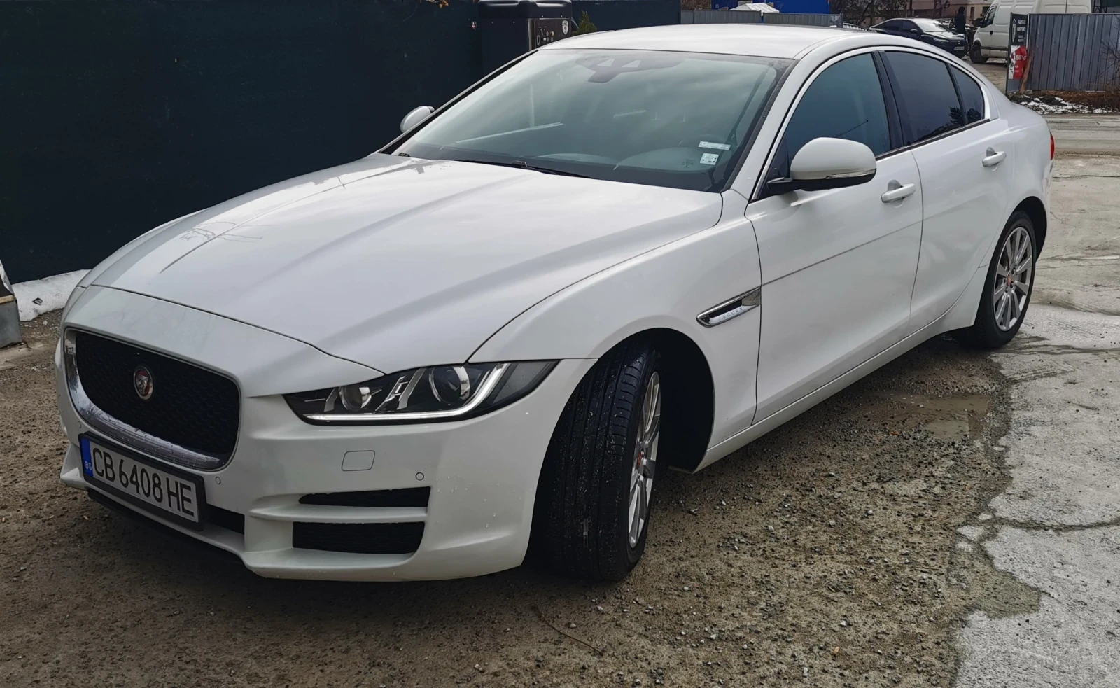 Jaguar XE 2.2D - изображение 3