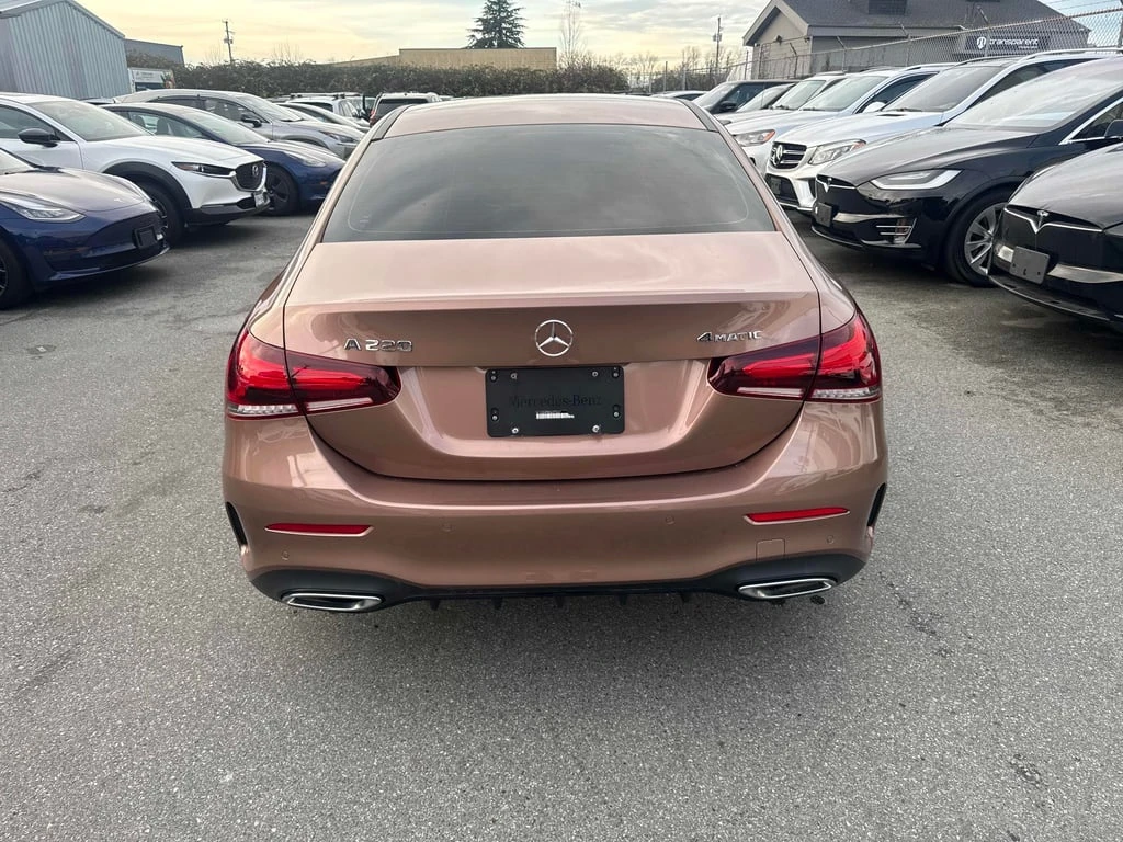 Mercedes-Benz A 220 * 4MATIC Sedan * CARFAX * БЕЗ ПЪРВОНАЧАЛНА ВНОСКА - изображение 4