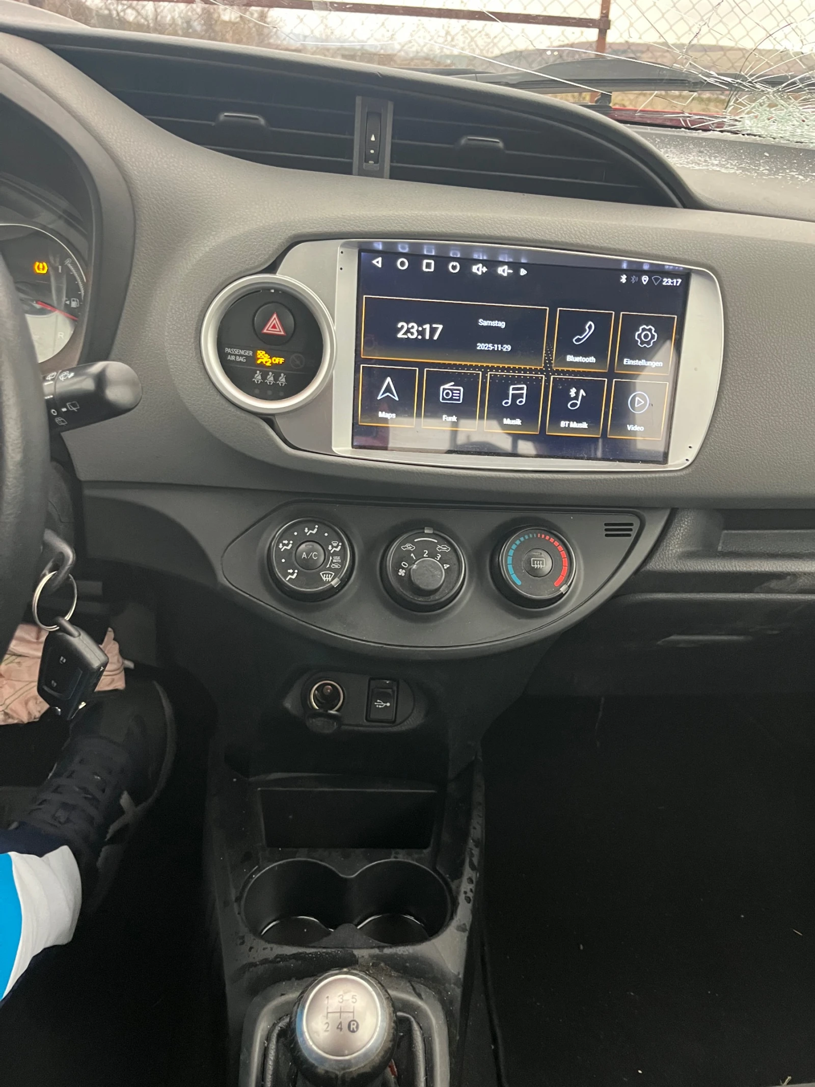 Toyota Yaris 1.0 Euro 6 | Mobile.bg � ����������� 12