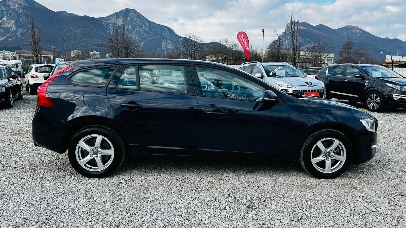 Volvo V60 2.0d-150kc euro 6 автоматик навигация - изображение 4