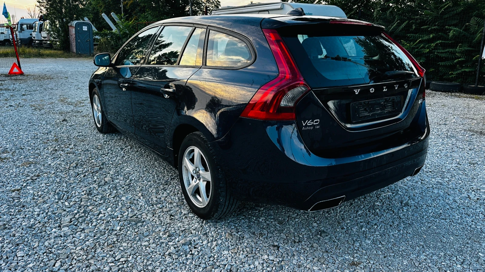 Volvo V60 2018г-2.0d-150kc euro 6 автоматик Нави, снимка 5 - Автомобили и джипове - 53624624