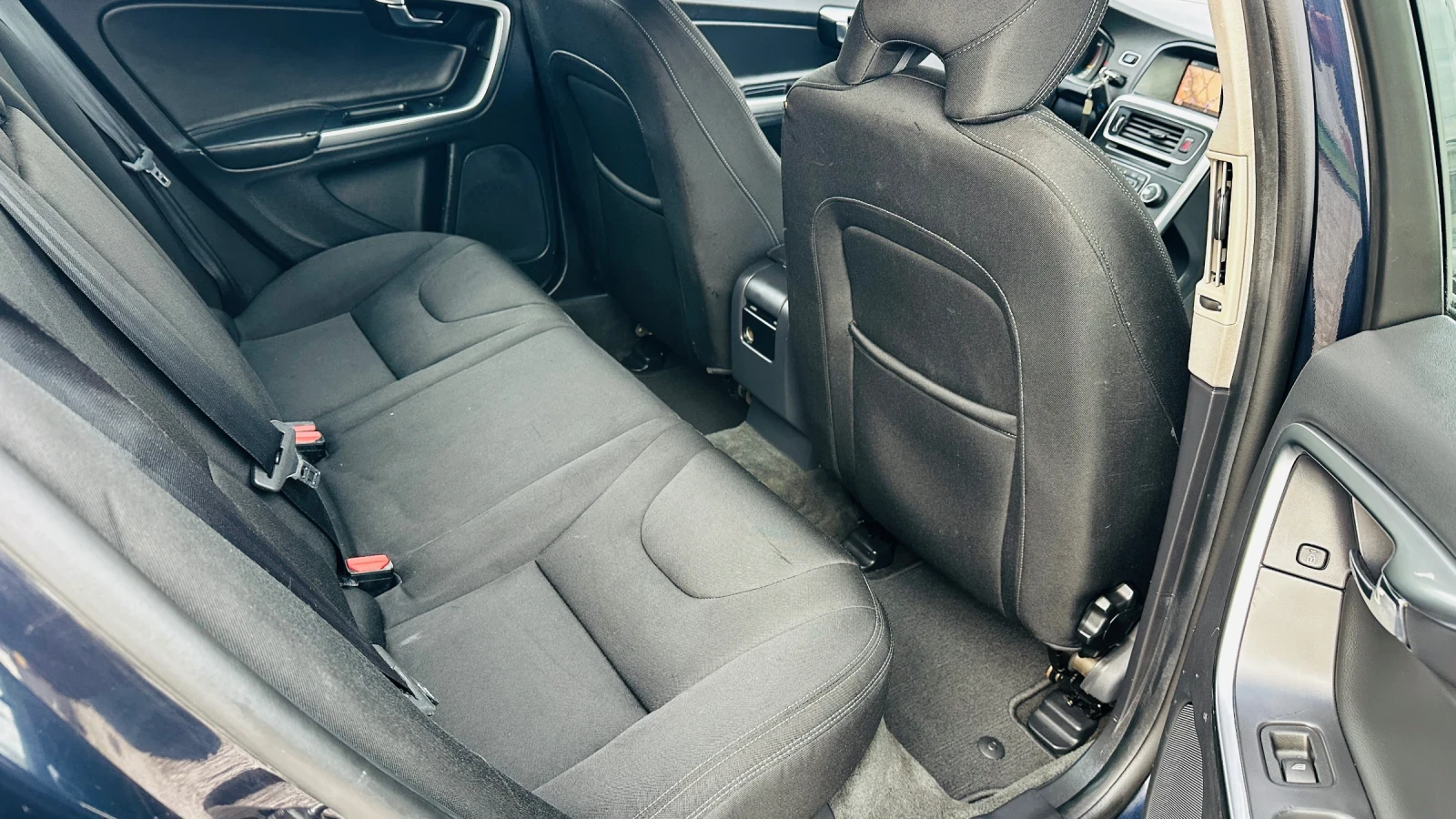 Volvo V60 2.0d-150kc euro 6 автоматик навигация - изображение 10