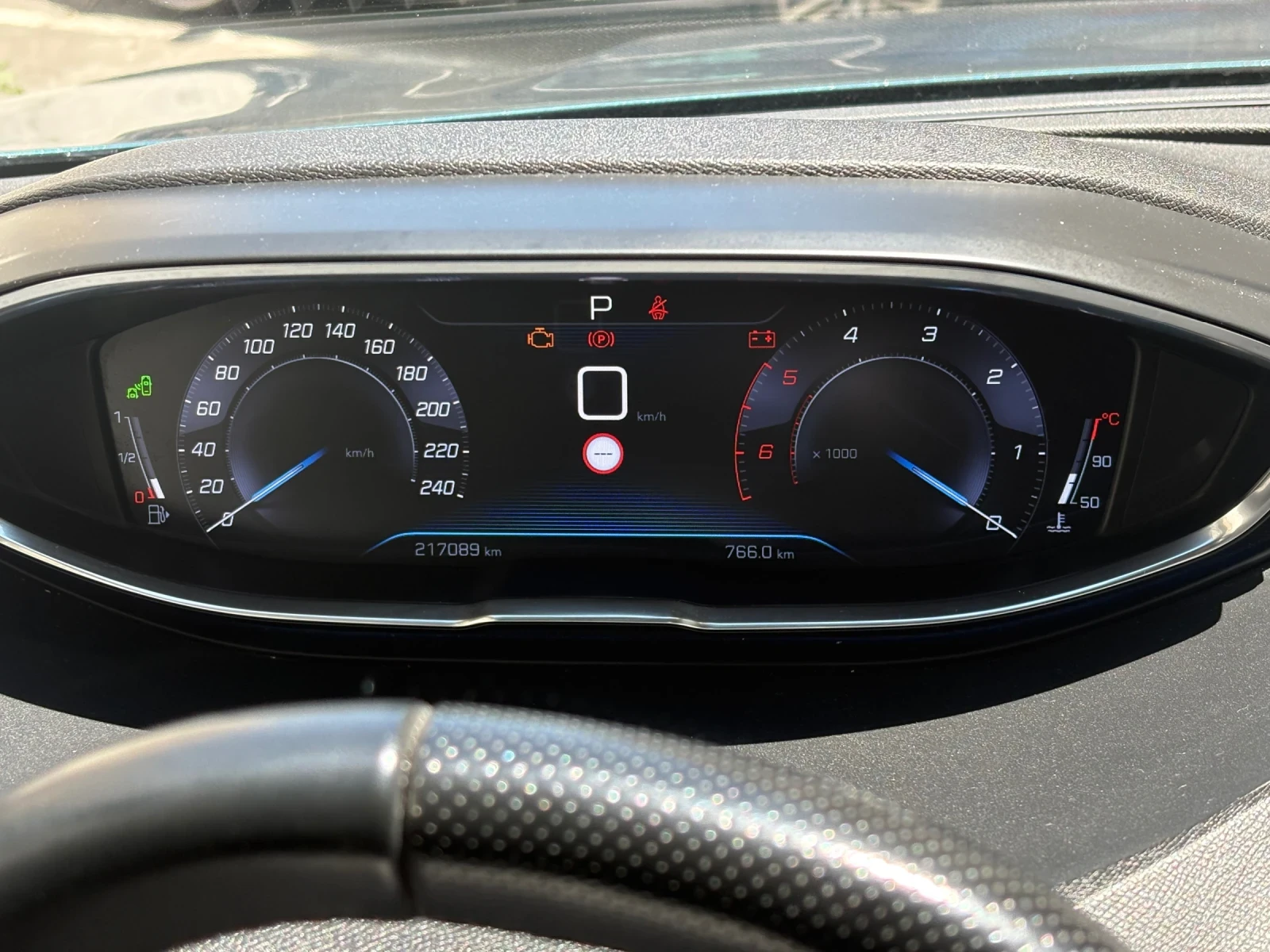 Peugeot 5008 BlueHDI  EAT8  GT  Keyless Full Led , снимка 9 - Автомобили и джипове - 54692776
