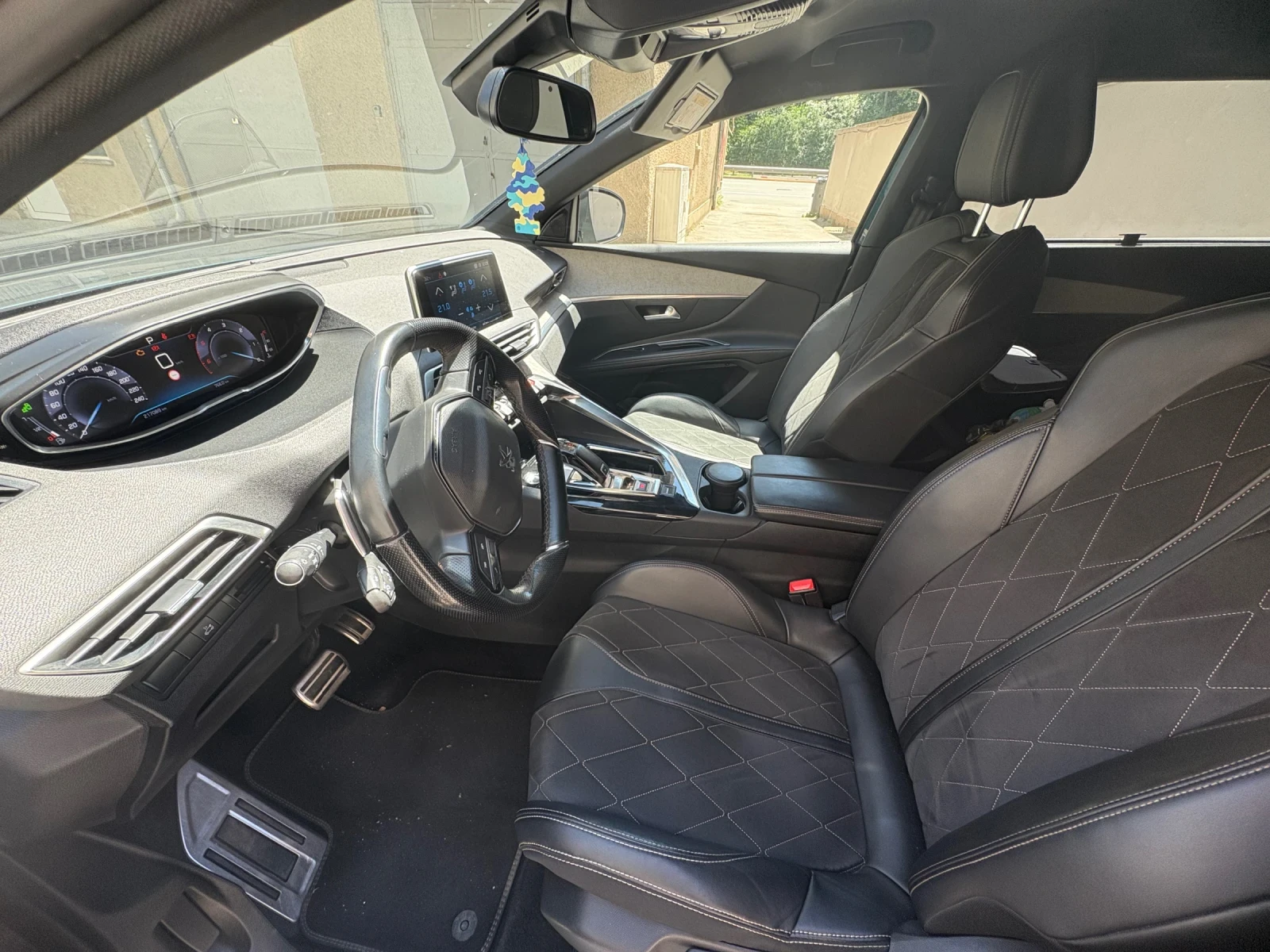 Peugeot 5008 BlueHDI  EAT8  GT  Keyless Full Led , снимка 12 - Автомобили и джипове - 54692776