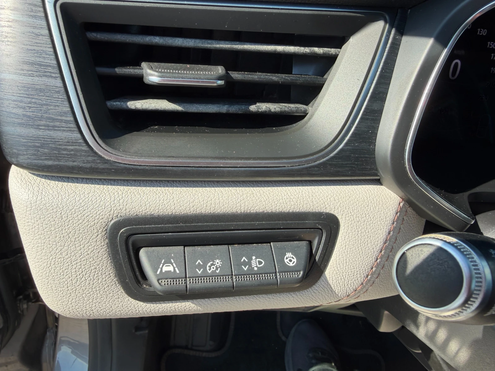 Renault Captur 1.3TCe INITIALE AVTOMAT/PANORAMA/KOJA/KAMERA , снимка 15 - Автомобили и джипове - 55059239