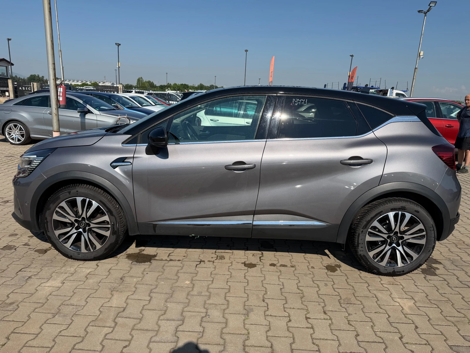 Renault Captur 1.3TCe INITIALE AVTOMAT/PANORAMA/KOJA/KAMERA , снимка 9 - Автомобили и джипове - 55059239