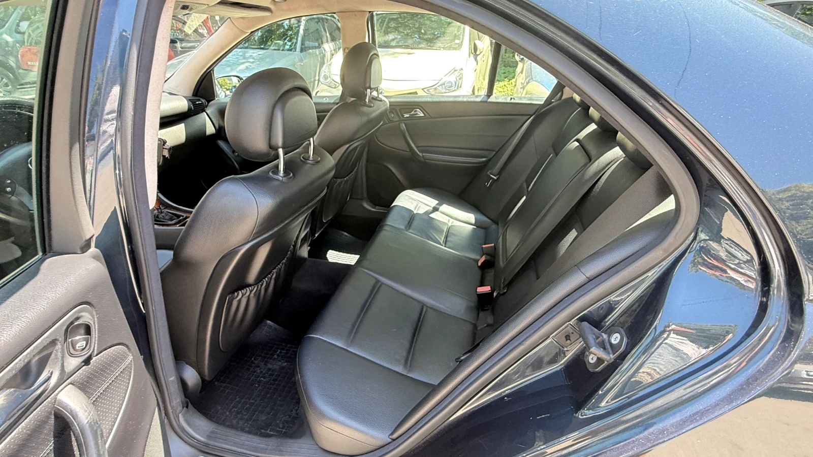 Mercedes-Benz C 220, снимка 8 - Автомобили и джипове - 55270373