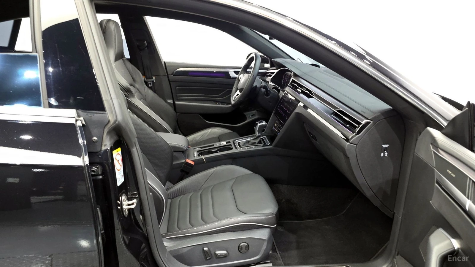 VW Arteon 2.0 TDI R-Line 4Motion, снимка 10 - Автомобили и джипове - 55436539