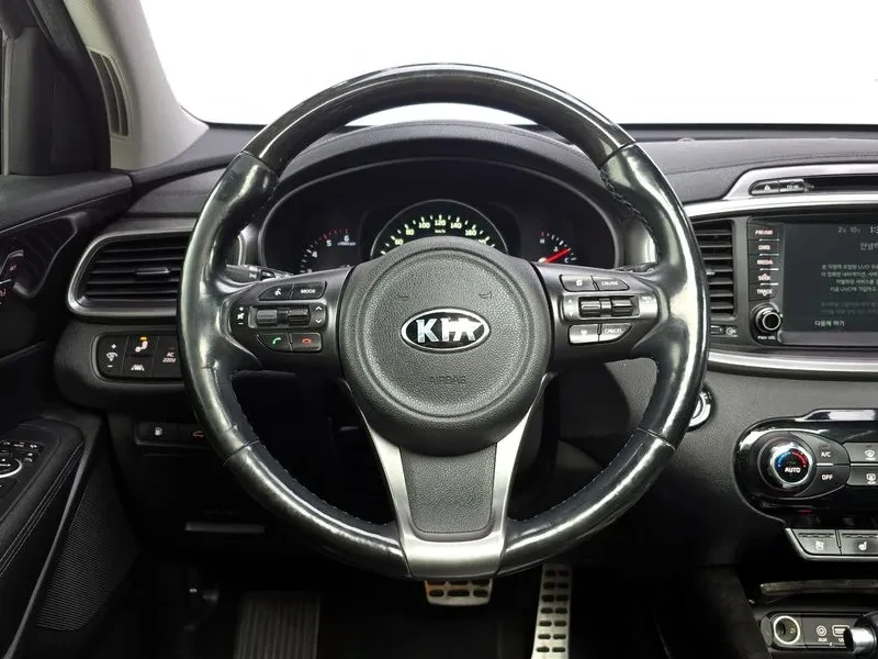 Kia Sorento 2.2 CRDI 4WD - САМО 30% АВАНС, снимка 13 - Автомобили и джипове - 55899864