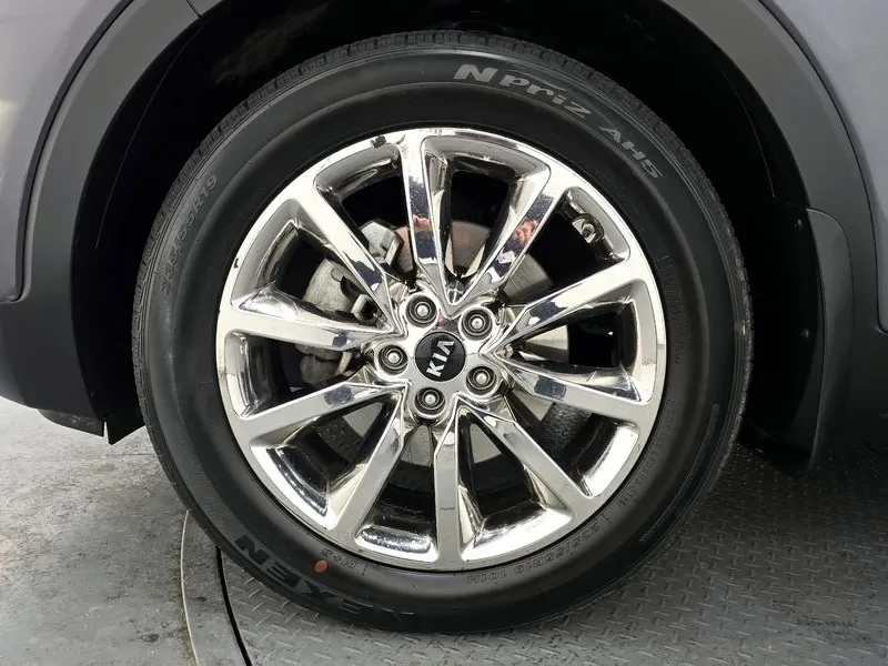 Kia Sorento 2.2 CRDI 4WD - САМО 30% АВАНС, снимка 5 - Автомобили и джипове - 55899864