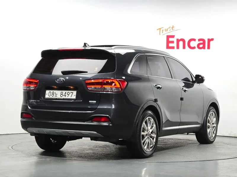 Kia Sorento 2.2 CRDI 4WD - САМО 30% АВАНС, снимка 2 - Автомобили и джипове - 55899864