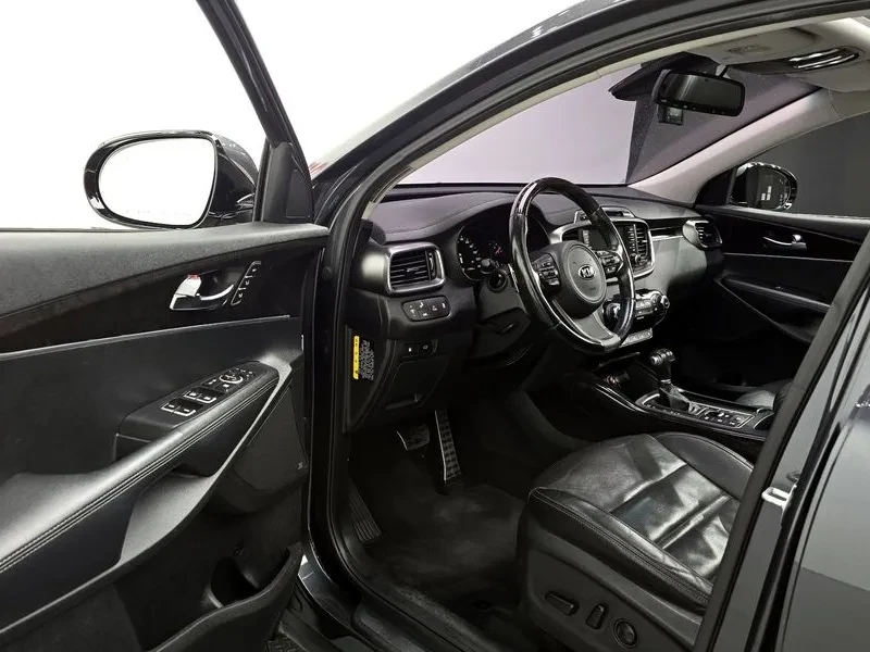 Kia Sorento 2.2 CRDI 4WD - САМО 30% АВАНС, снимка 11 - Автомобили и джипове - 55899864