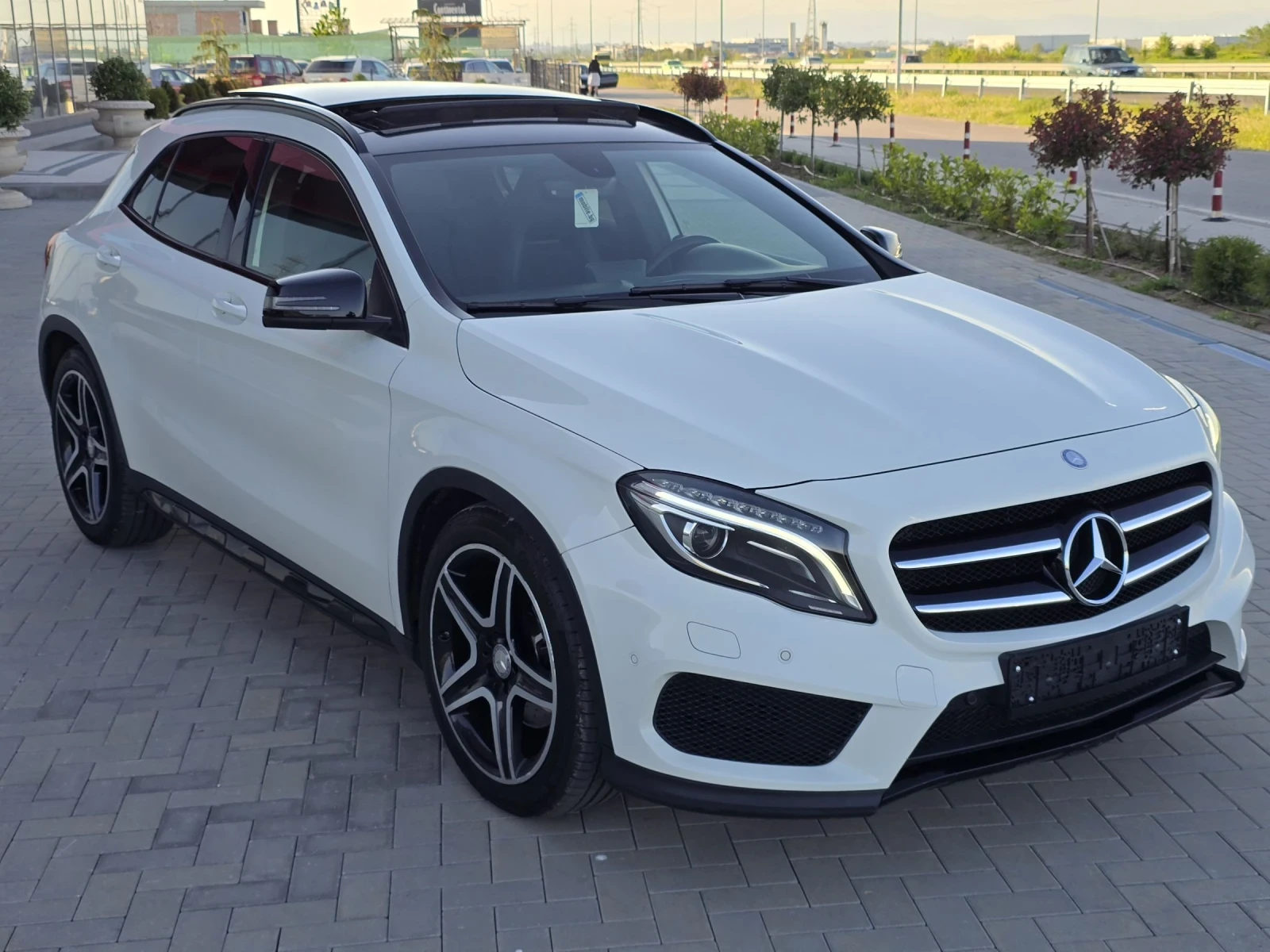Mercedes-Benz GLA 220 220/4-Matic/AMG-lien/Premium/Panorama/Navi/Kamera - изображение 2