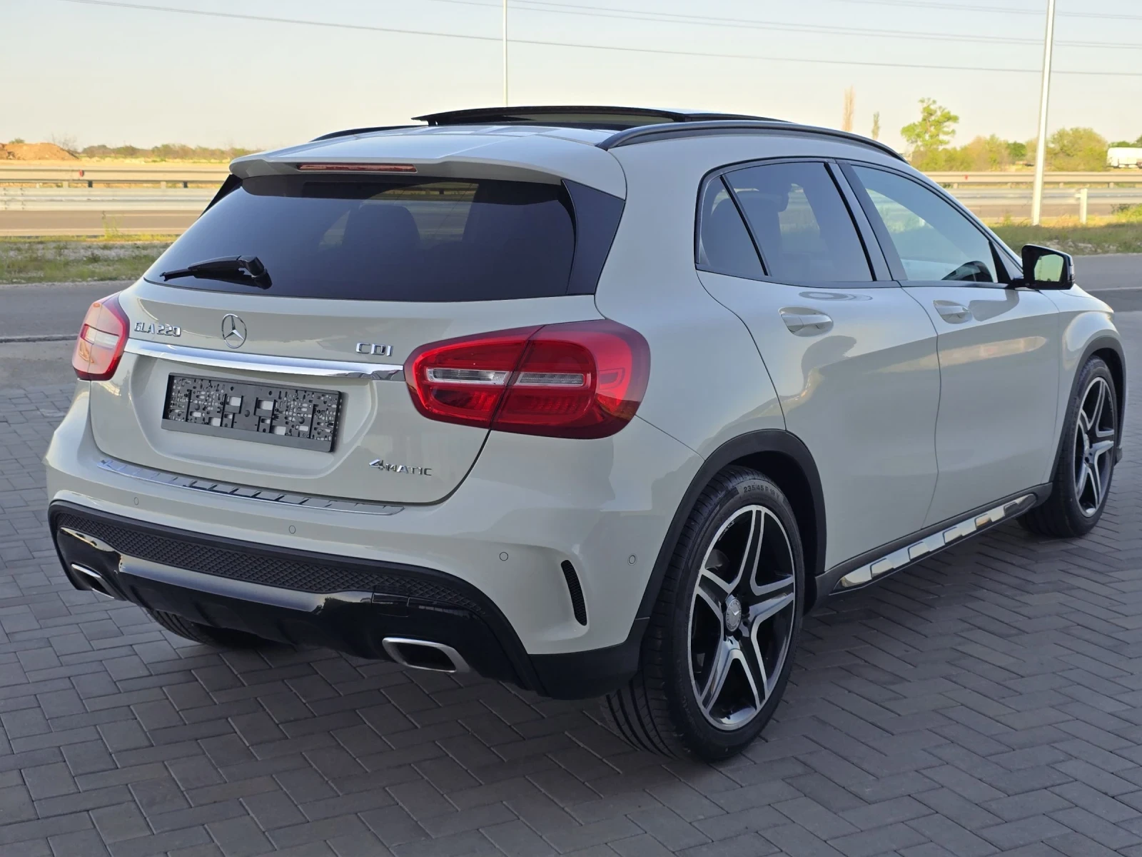 Mercedes-Benz GLA 220 220/4-Matic/AMG-lien/Premium/Panorama/Navi/Kamera - изображение 4