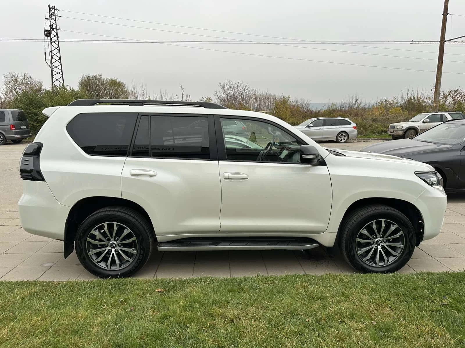 Toyota Land cruiser 2.8 Luxury Premium Black Edition | Mobile.bg   4