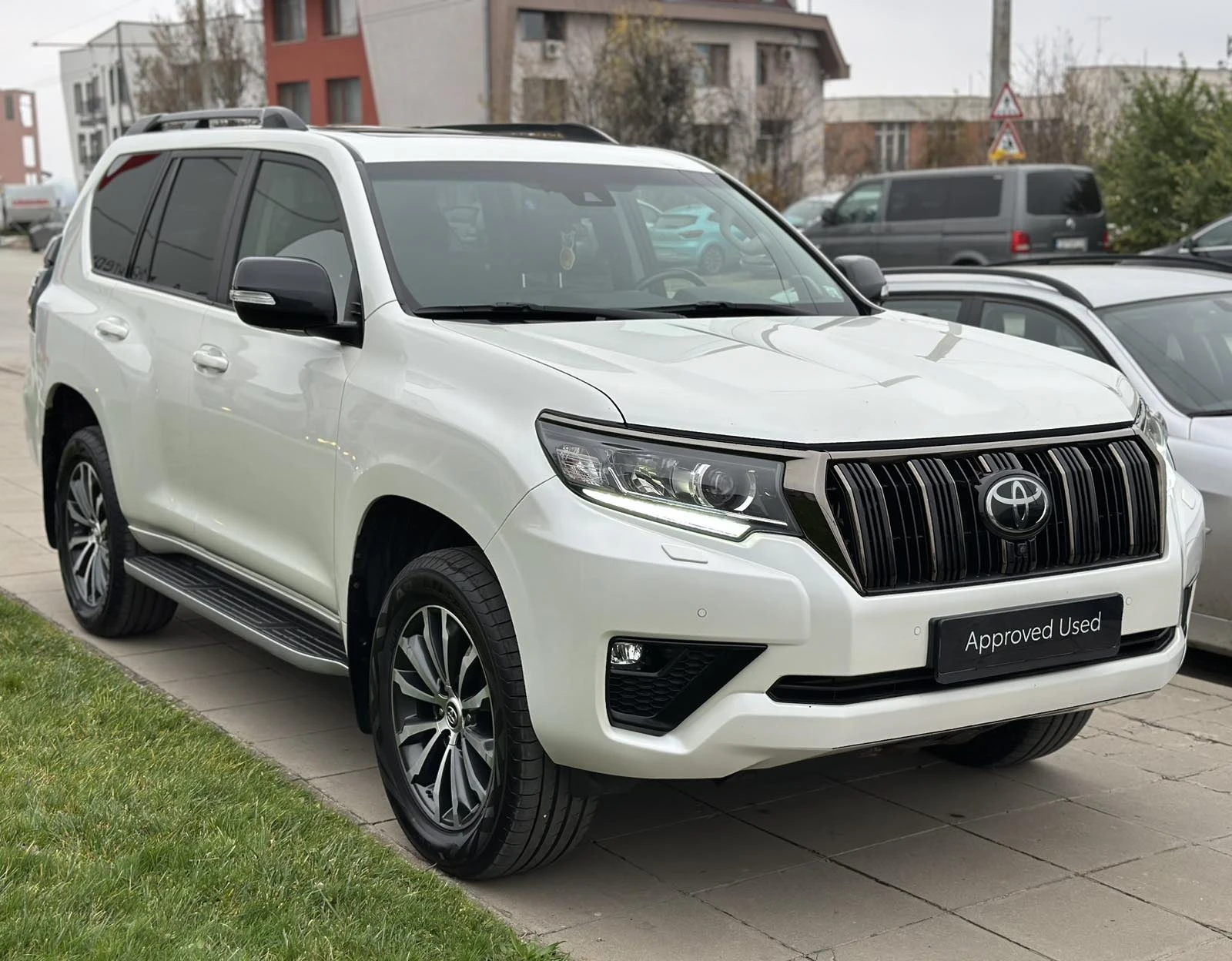Toyota Land cruiser 2.8 Luxury Premium Black Edition | Mobile.bg   3