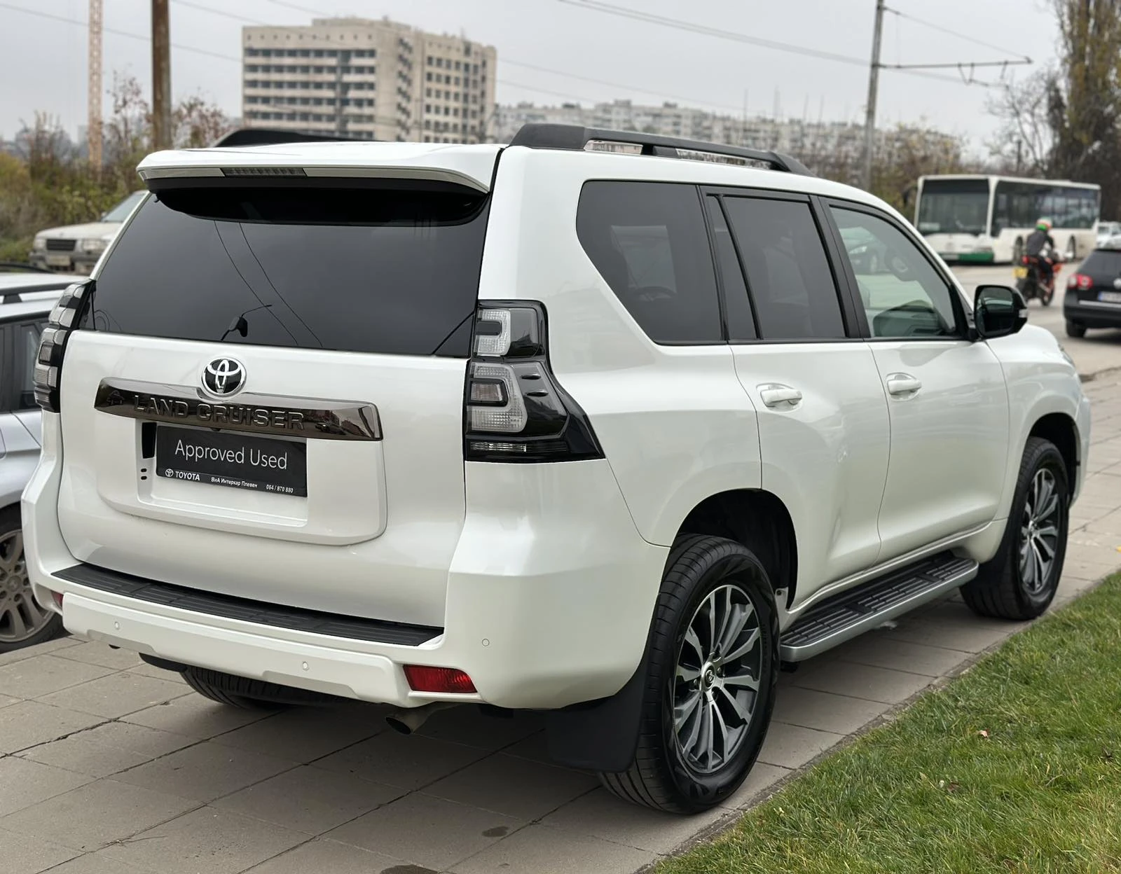 Toyota Land cruiser 2.8 Luxury Premium Black Edition | Mobile.bg   8