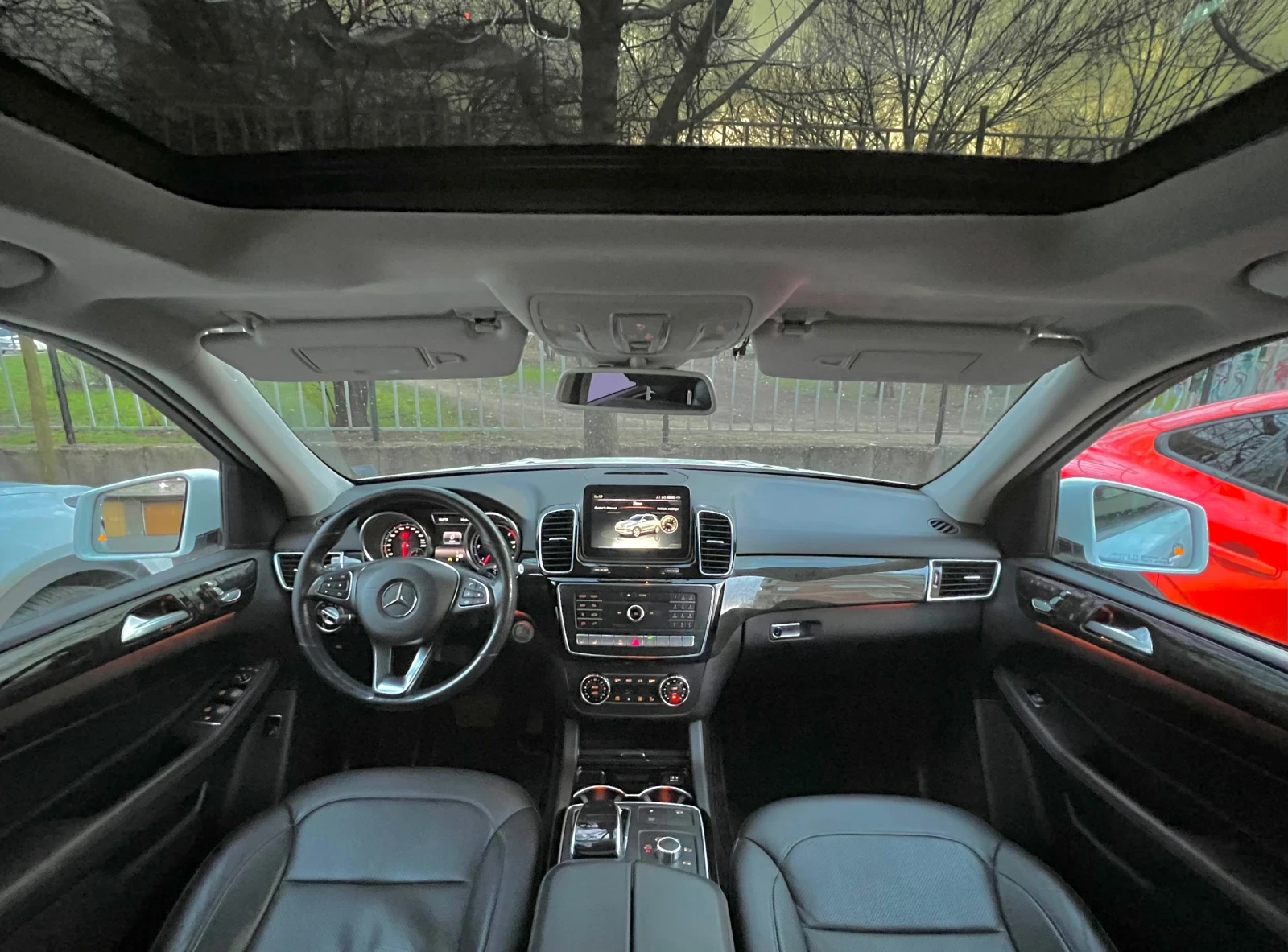 Mercedes-Benz GLE 350 AMG / 4 Matic / Обдухване / PANO / 9G / Пера , снимка 11 - Автомобили и джипове - 53786062