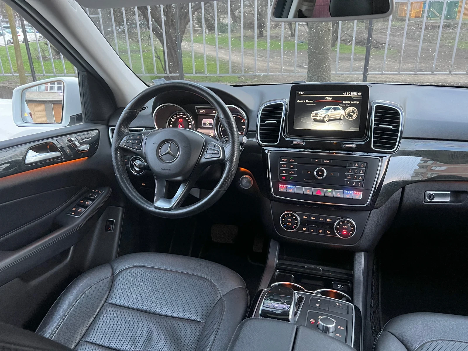 Mercedes-Benz GLE 350 AMG / 4 Matic / Обдухване / PANO / 9G / Пера , снимка 9 - Автомобили и джипове - 53786062