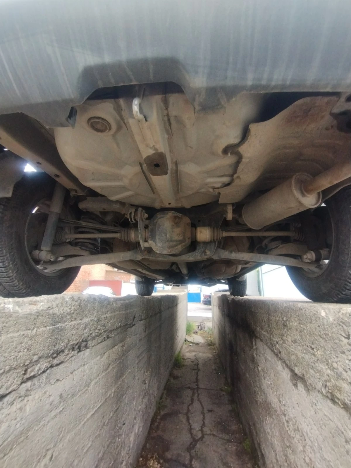 Mazda Tribute 2.0 - бензин-газ, снимка 13 - Автомобили и джипове - 54382694