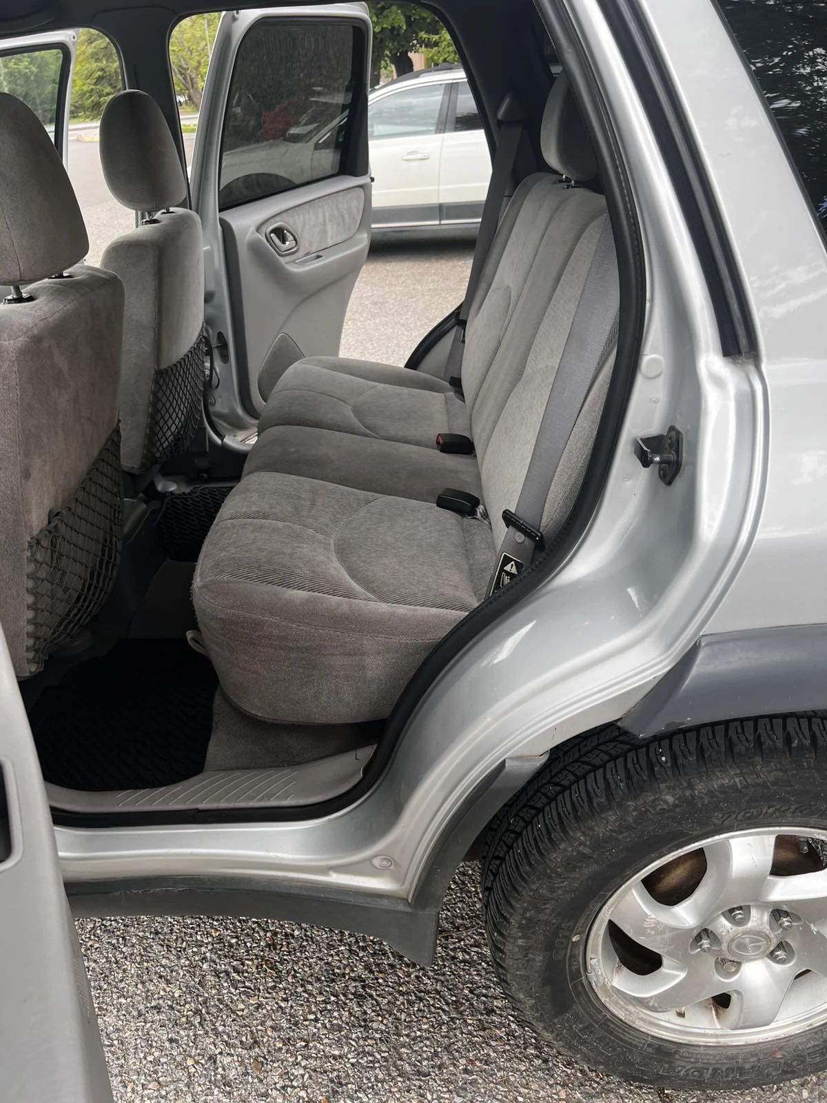 Mazda Tribute, снимка 10 - Автомобили и джипове - 54382694