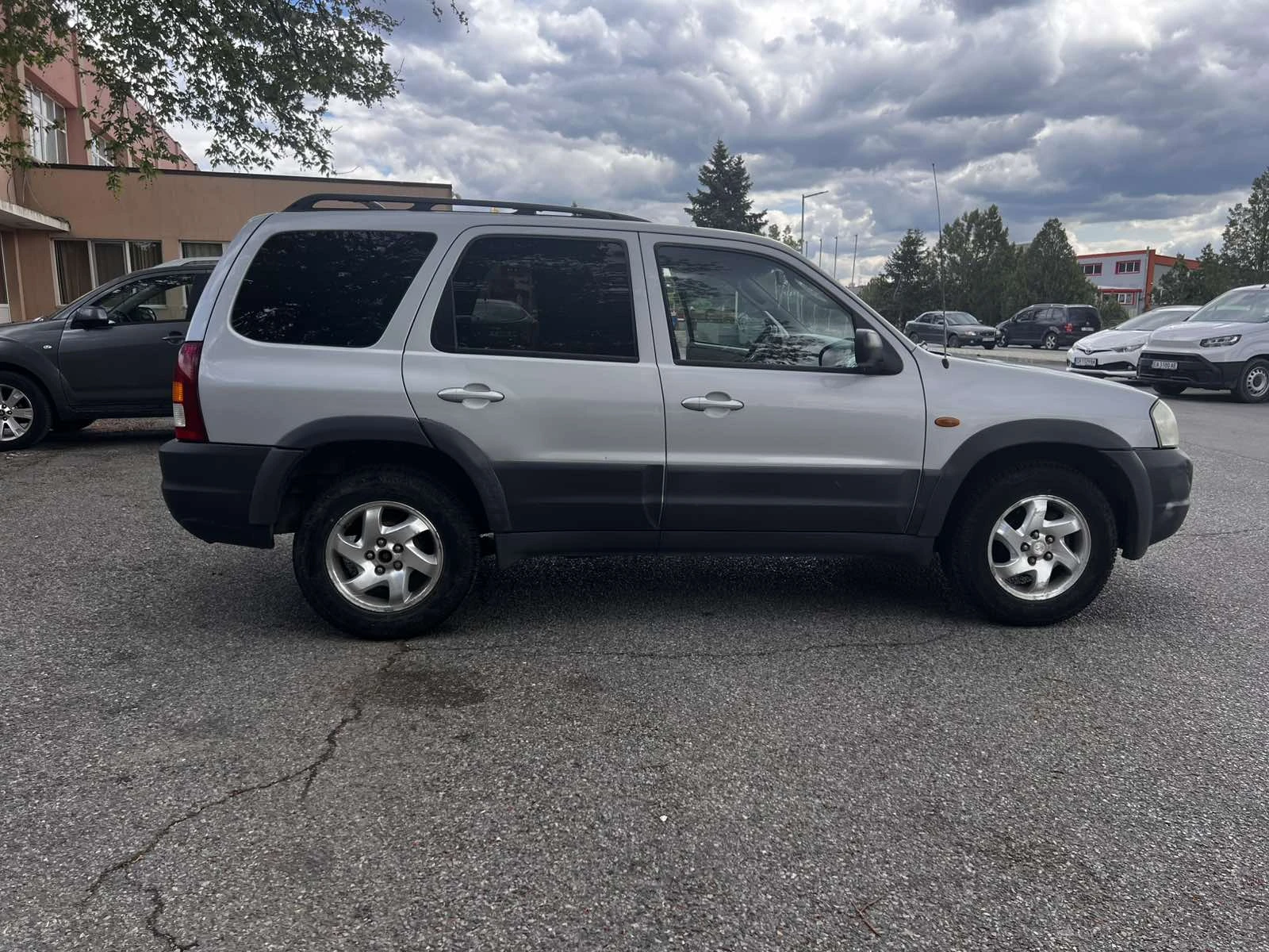 Mazda Tribute, снимка 7 - Автомобили и джипове - 54382694