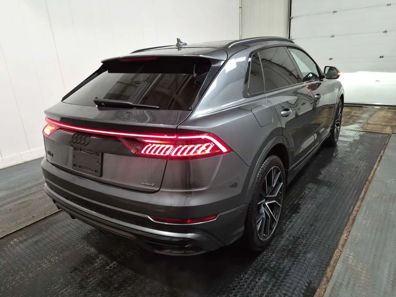 Audi Q8 Technik/ПАНОРАМА/ДИСТРОНИК/360/ОБДУХВАНЕ, снимка 3 - Автомобили и джипове - 54444895