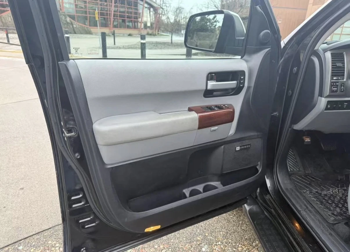 Toyota Sequoia PLATINUM * AWD * CARFAX * СЕРВИЗНА ИСТОРИЯ * , снимка 12 - Автомобили и джипове - 54623755