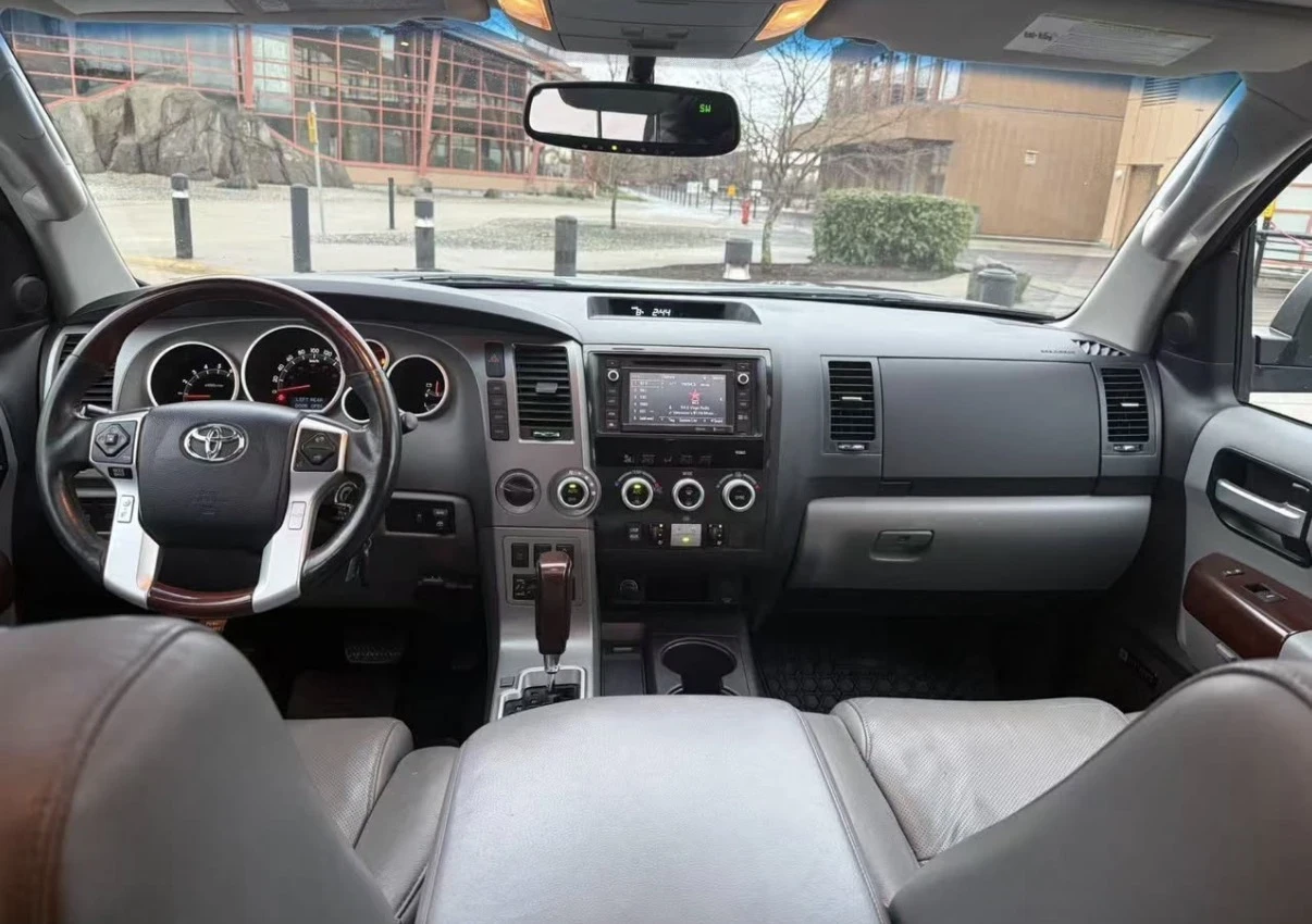 Toyota Sequoia PLATINUM * AWD * CARFAX * СЕРВИЗНА ИСТОРИЯ * , снимка 8 - Автомобили и джипове - 54623755