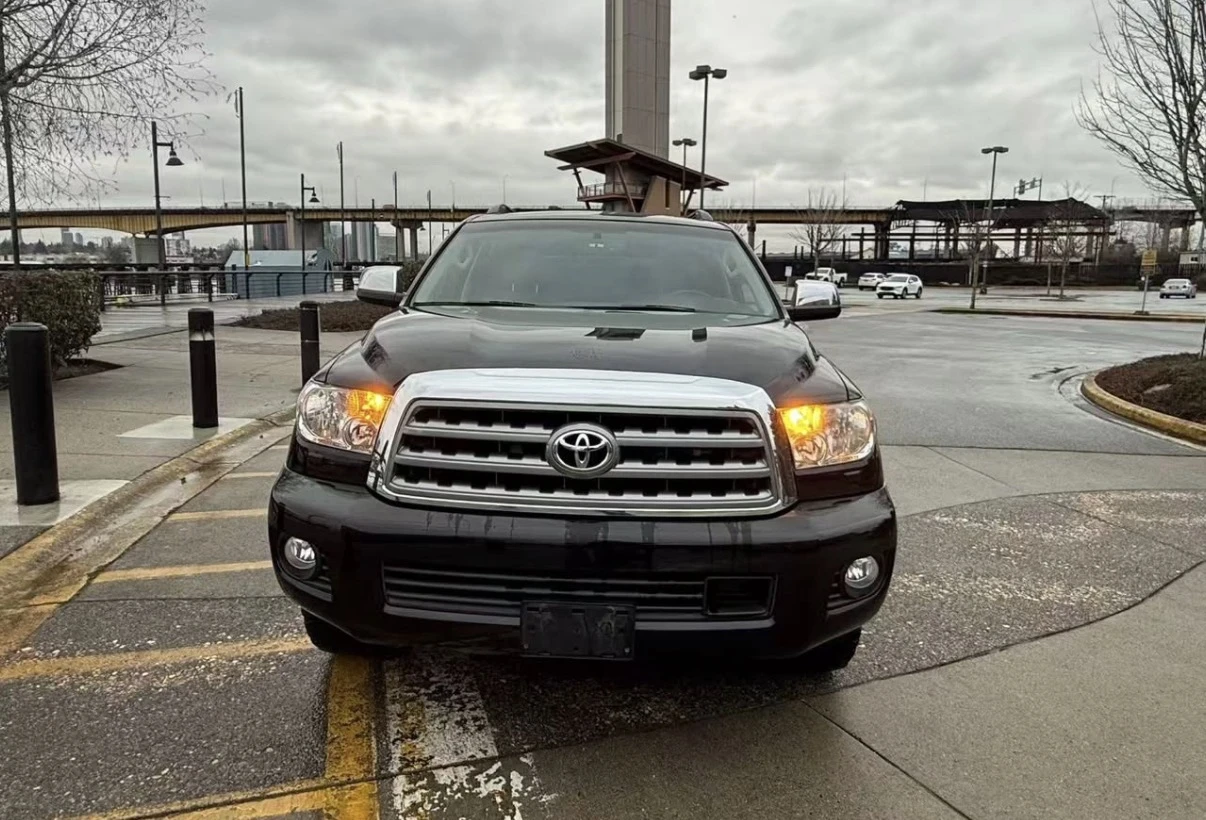Toyota Sequoia PLATINUM * AWD * CARFAX * СЕРВИЗНА ИСТОРИЯ * , снимка 2 - Автомобили и джипове - 54623755