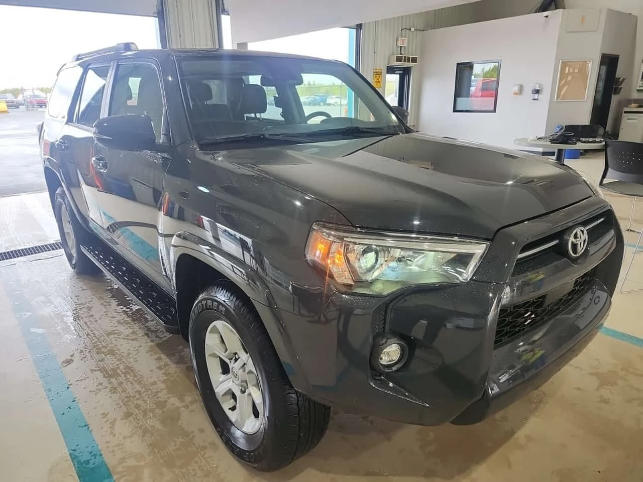Toyota 4runner  4WD| ПОДГРЕВИ| ПАНОРАМА| 2 КЛЮЧА| , снимка 2 - Автомобили и джипове - 54820151