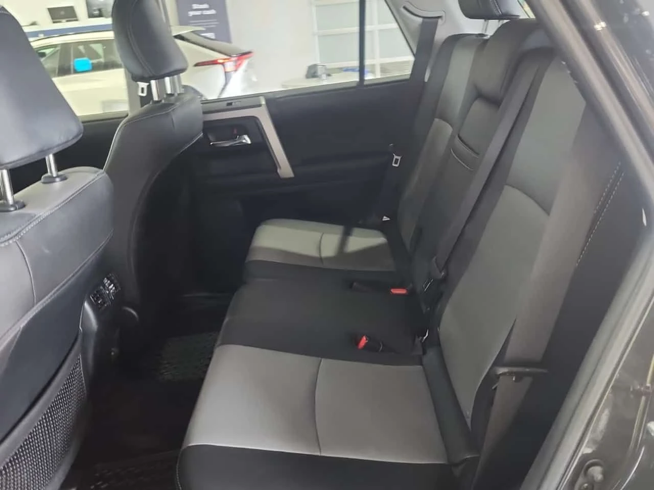 Toyota 4runner  4WD| ПОДГРЕВИ| ПАНОРАМА| 2 КЛЮЧА| , снимка 10 - Автомобили и джипове - 54820151