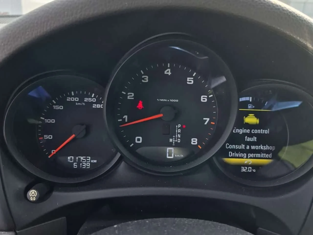 Porsche Macan ALCANTARA| LANE ASSIST| ПАМЕТ| ПОДГРЕВИ| 2 КЛЮЧА, снимка 10 - Автомобили и джипове - 54833363