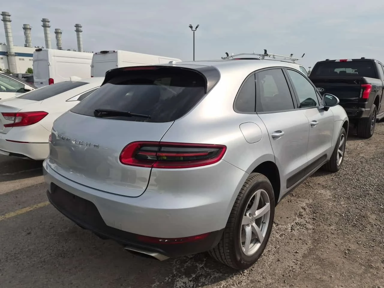 Porsche Macan ALCANTARA| LANE ASSIST| ПАМЕТ| ПОДГРЕВИ| 2 КЛЮЧА, снимка 3 - Автомобили и джипове - 54833363