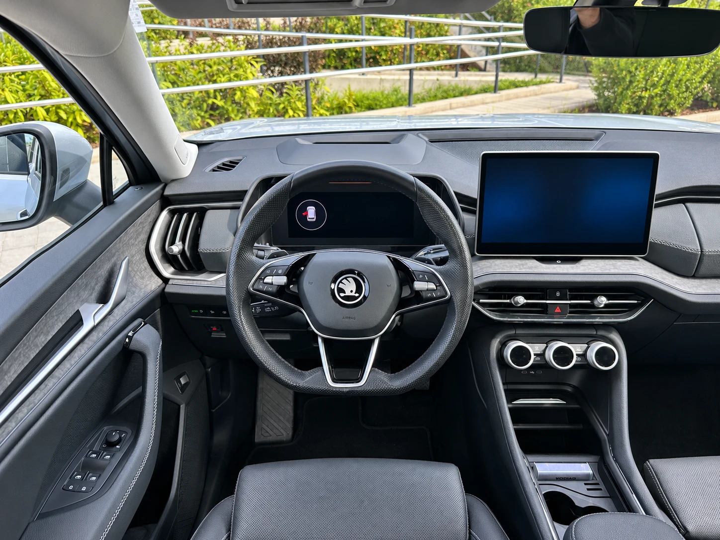 Skoda Kodiaq 2.0 TDI 4x4 Full, гаранция до 2030г, снимка 6 - Автомобили и джипове - 56115559