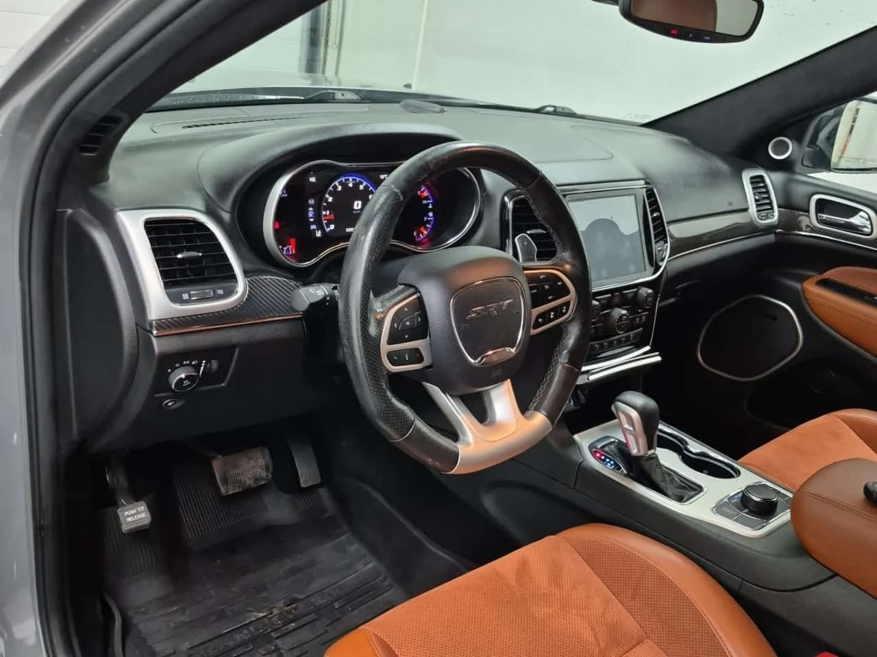 Jeep Grand cherokee * SRT * АВТОКРЕДИТ БЕЗ ПЪРВОНАЧАЛНА ВНОСКА* , снимка 10 - Автомобили и джипове - 56191326