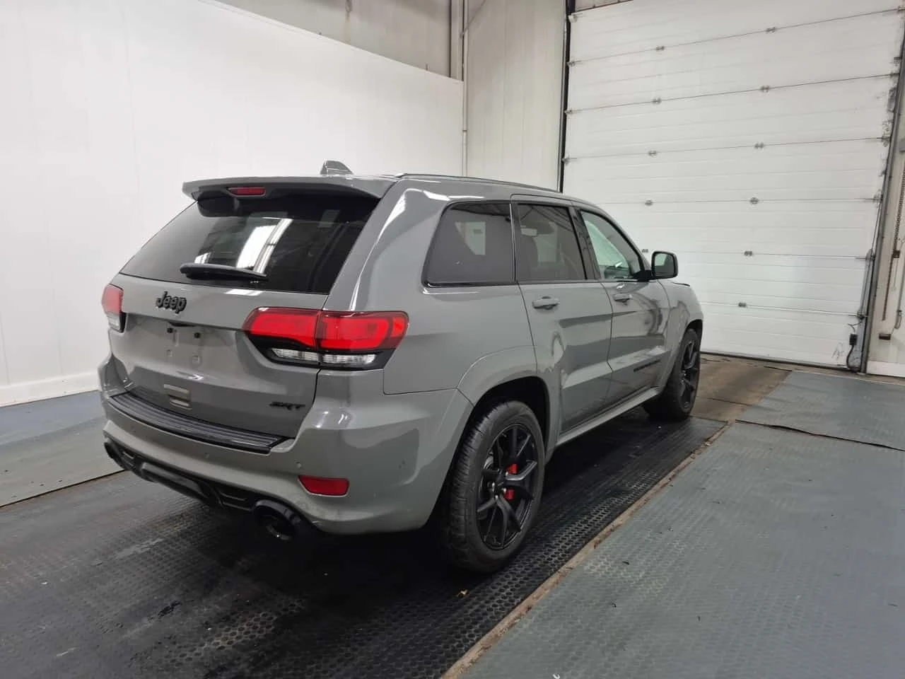 Jeep Grand cherokee * SRT * АВТОКРЕДИТ БЕЗ ПЪРВОНАЧАЛНА ВНОСКА* , снимка 3 - Автомобили и джипове - 56191326