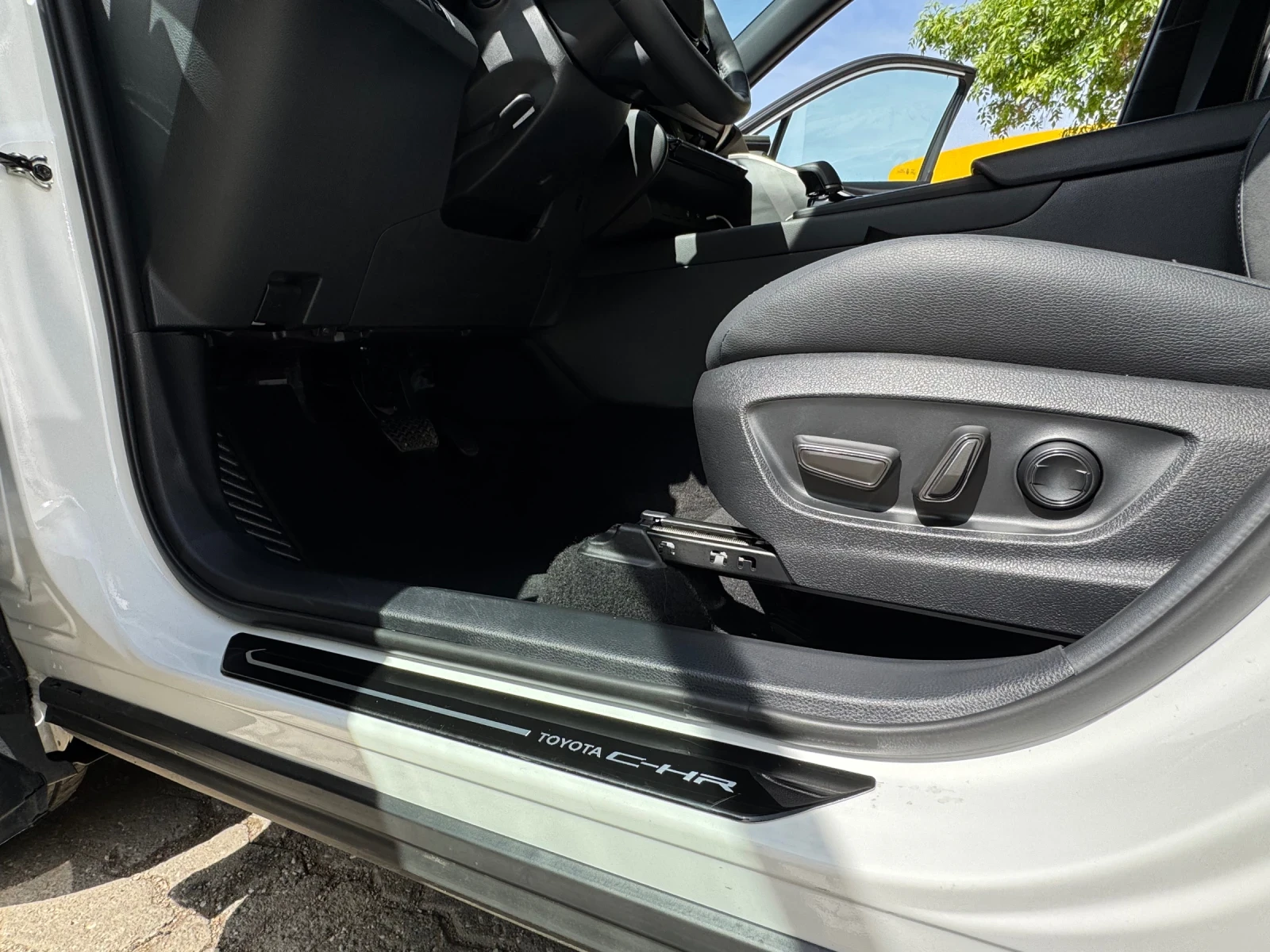 Toyota C-HR 2.0 Premier Lounge, снимка 8 - Автомобили и джипове - 56344079