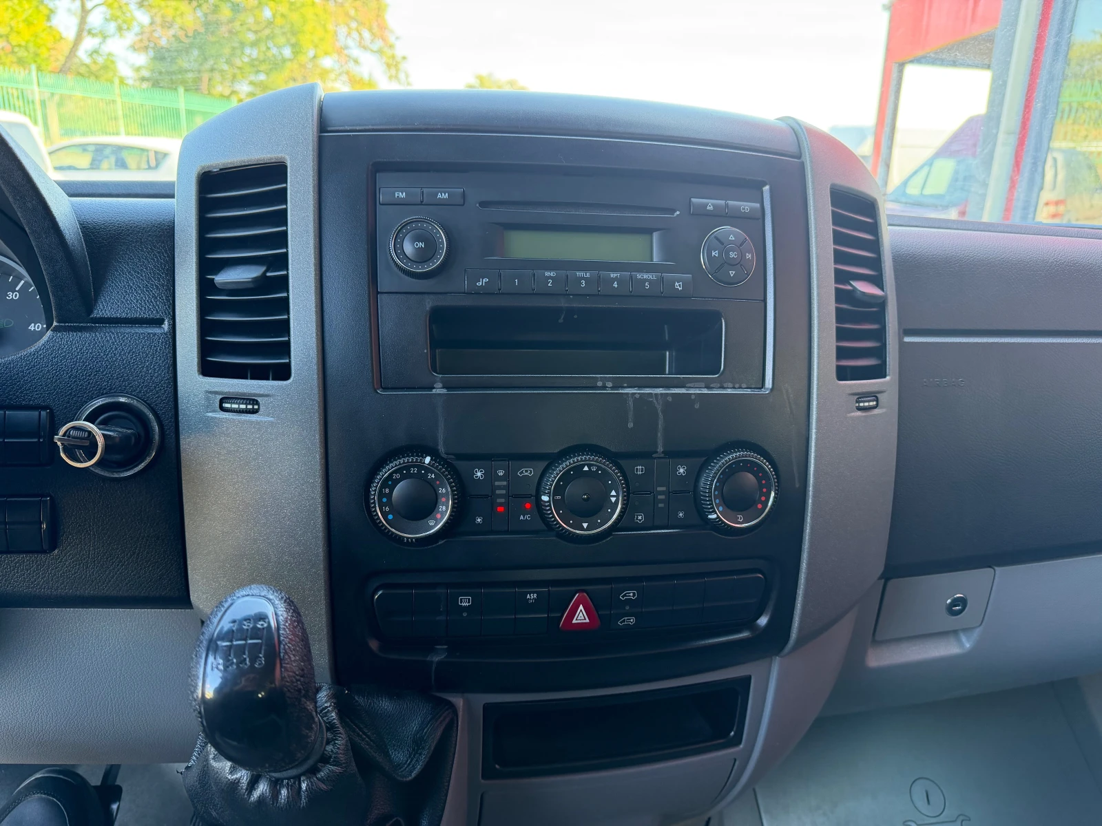 Mercedes-Benz Sprinter 313 9 места КЛИМА РАМПА 646мотор, снимка 10 - Бусове и автобуси - 56304537