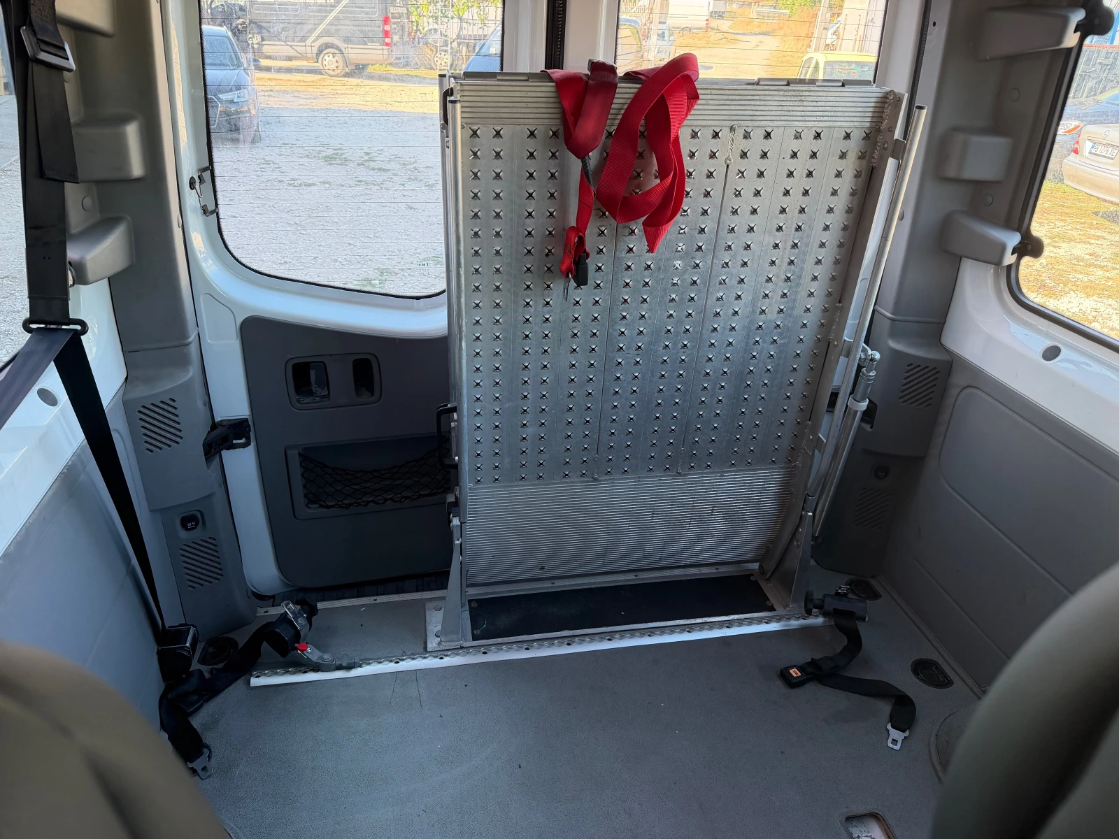 Mercedes-Benz Sprinter 313 9 места КЛИМА РАМПА 646мотор, снимка 8 - Бусове и автобуси - 56304537