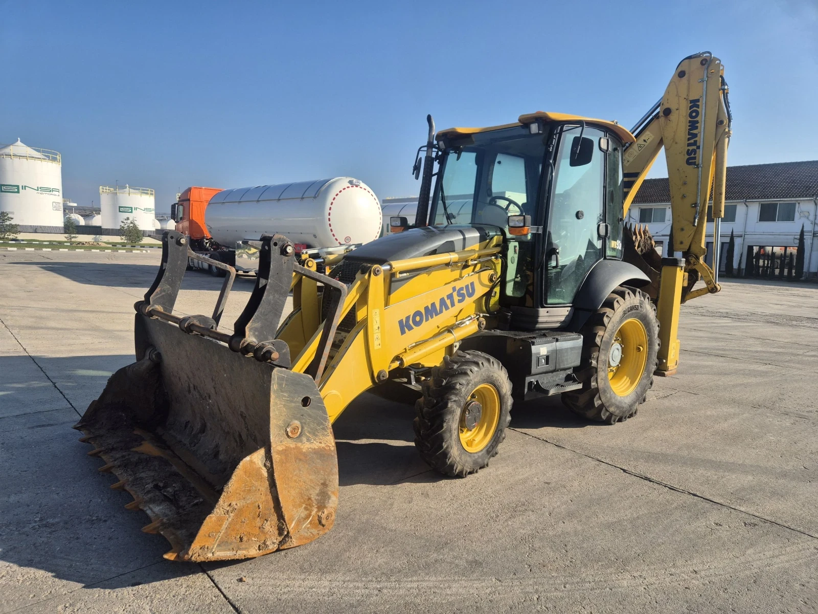 ����� Komatsu WB93R | Mobile.bg � ����������� 1