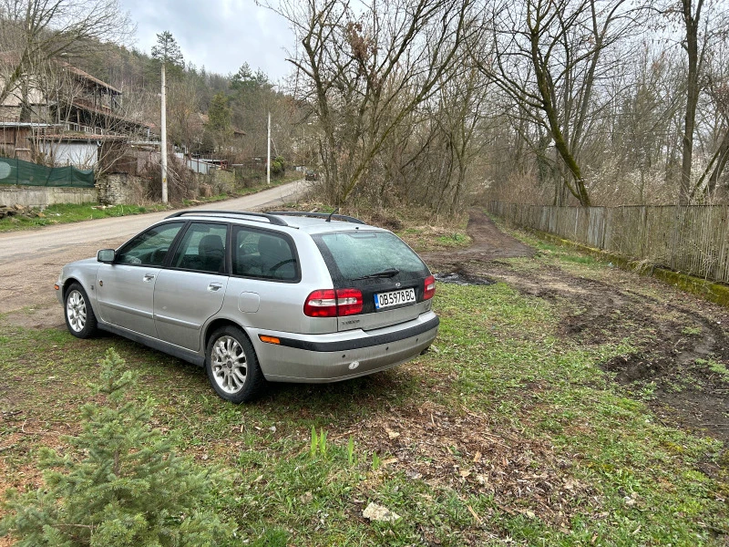 Volvo V40, снимка 2 - Автомобили и джипове - 47401539