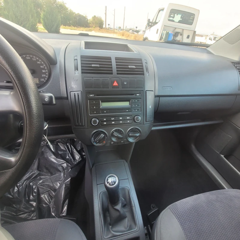 VW Polo 1.2i, снимка 12 - Автомобили и джипове - 47295657