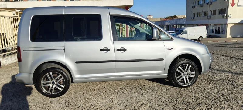 VW Caddy 1.6i-GazОбслужен, снимка 8 - Автомобили и джипове - 47856201