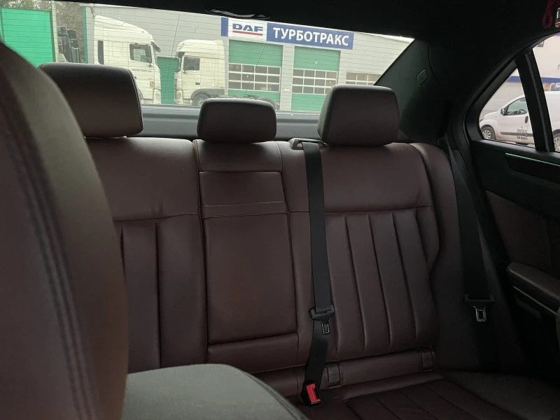 Mercedes-Benz E 220 AMG 7G tronik, снимка 13 - Автомобили и джипове - 50955004