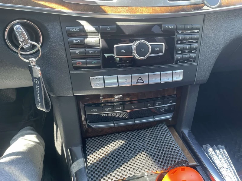 Mercedes-Benz E 220 AMG 7G tronik, снимка 12 - Автомобили и джипове - 50955004